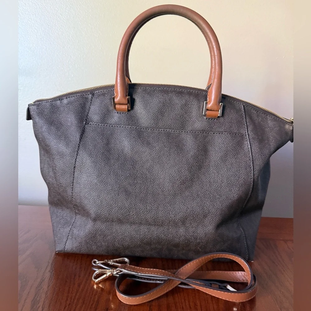 Michael Kors Riley Large Signature Satchel - Picture 6 of 13